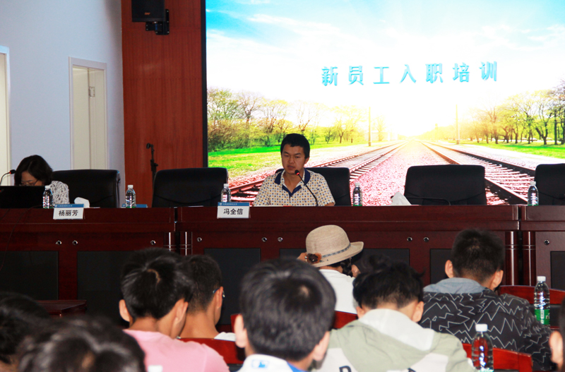 1532568379784039.jpg 優秀員工代表分享交流.JPG