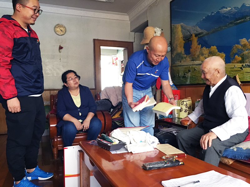 1533709578511647.jpg 書(shū)籍及慰問(wèn)金.jpg