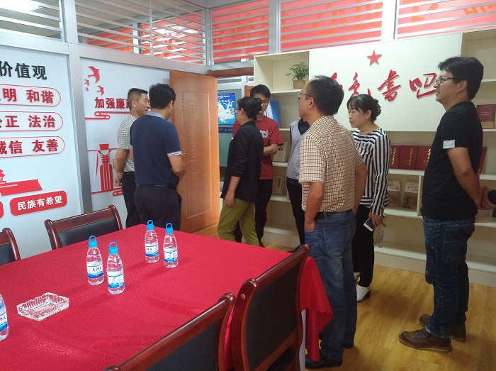 1564458617350407.jpg 參觀黨員活動室.jpg