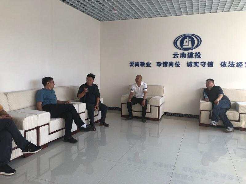 1589769144114249.jpg 領導對工作情況進行詢問、指導.jpg