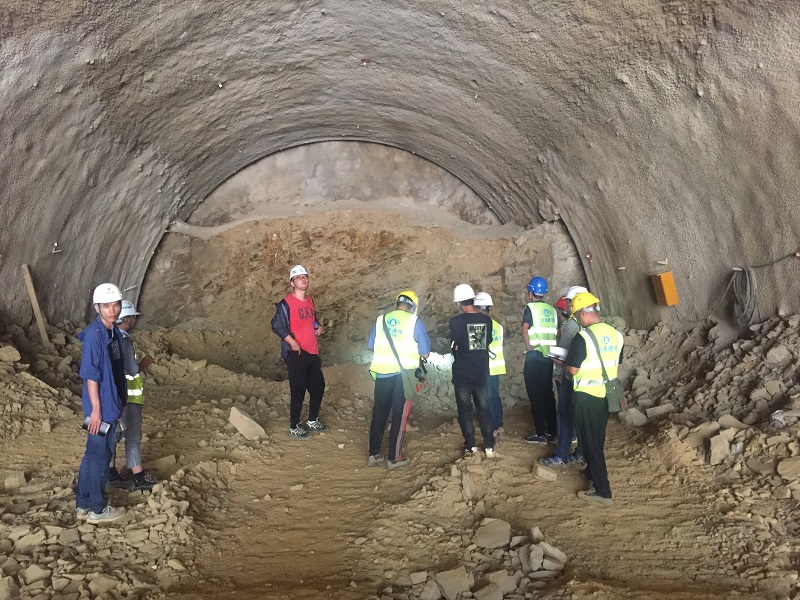 1595584465140474.jpg 隧道施工現場.JPG