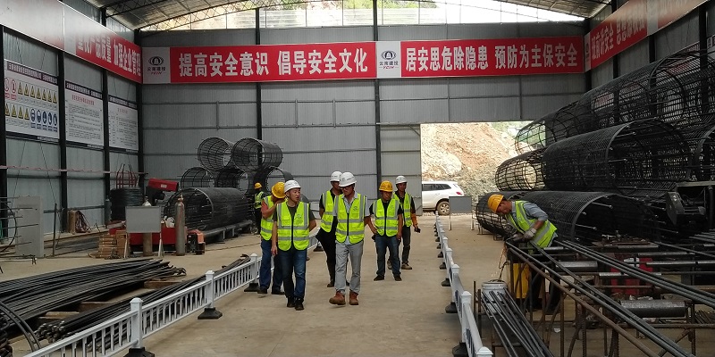檢查平壩村2#特大橋連續梁段5#鋼筋加工棚標準化建設情況，并提出指導意見.jpg