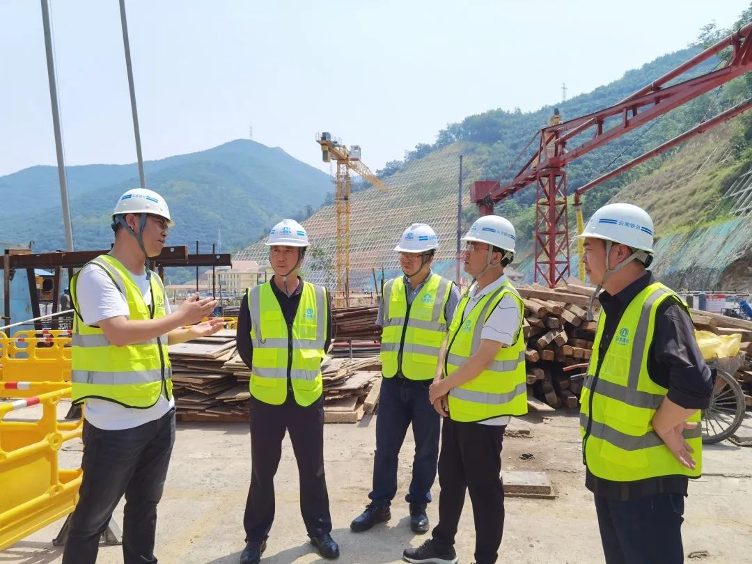 1651107524954004.jpg 2022-4-26-金光祥帶隊到景洪神秘谷瀾滄江特大橋項目開展安全生產檢查.jpg