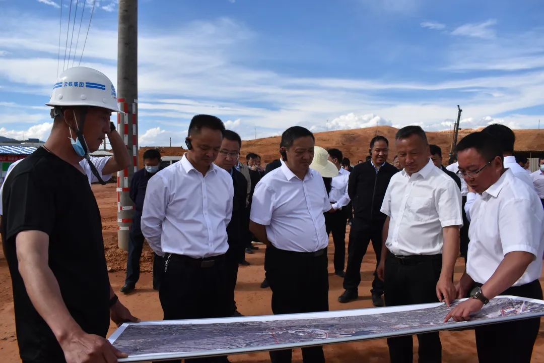 1652666451937800.jpg 2022-05-11-楊國(guó)宗到祥云財(cái)富鐵路專用線項(xiàng)目調(diào)研.jpg