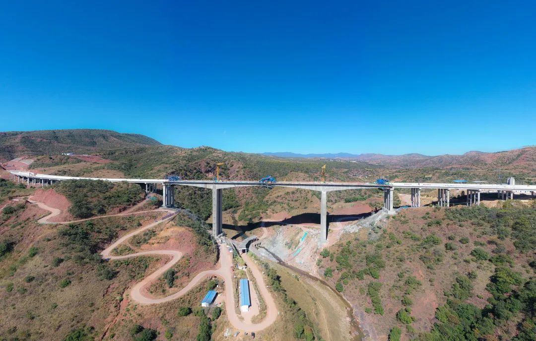 1672711587317483.jpg 2022-12-24-剛構過江,銀龍起舞——永大高速羊蹄江大橋合龍!1.jpg