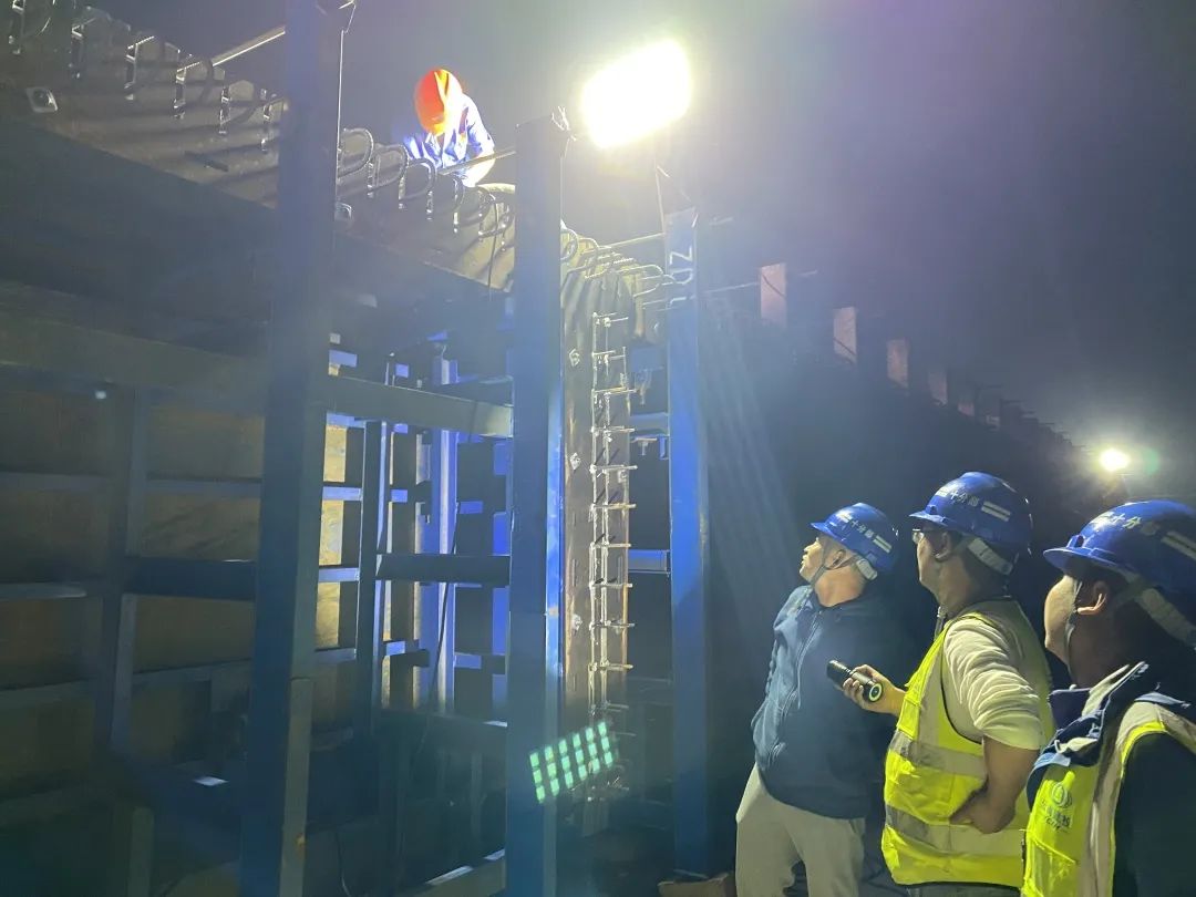 1678066700933795.jpg 2023-3-2-那興項目首片40米T梁順利澆筑 金光祥到現(xiàn)場指導(dǎo)1.jpg
